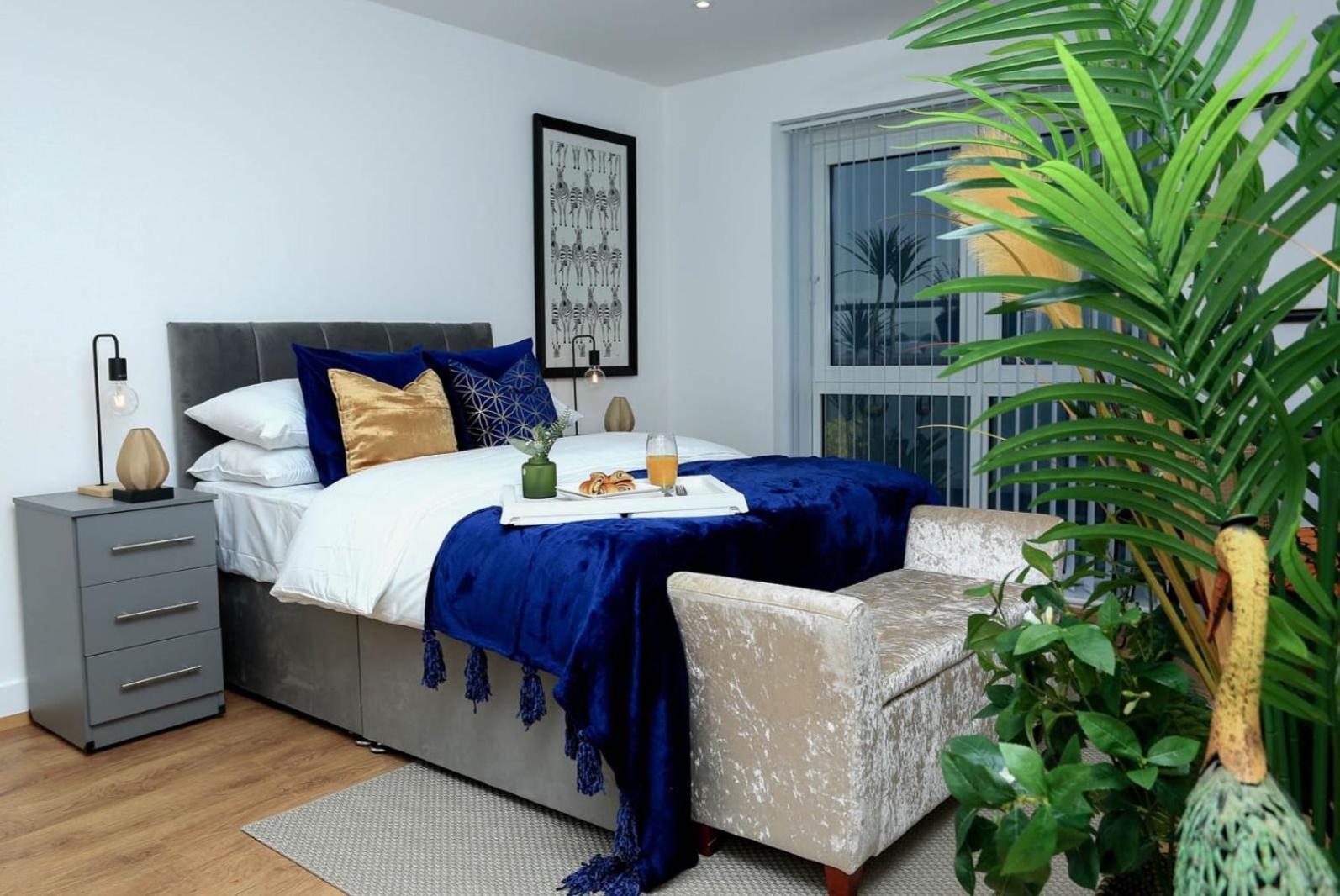 Snuggle Inn: Riverside Apartments with Thames Views London Exterior photo